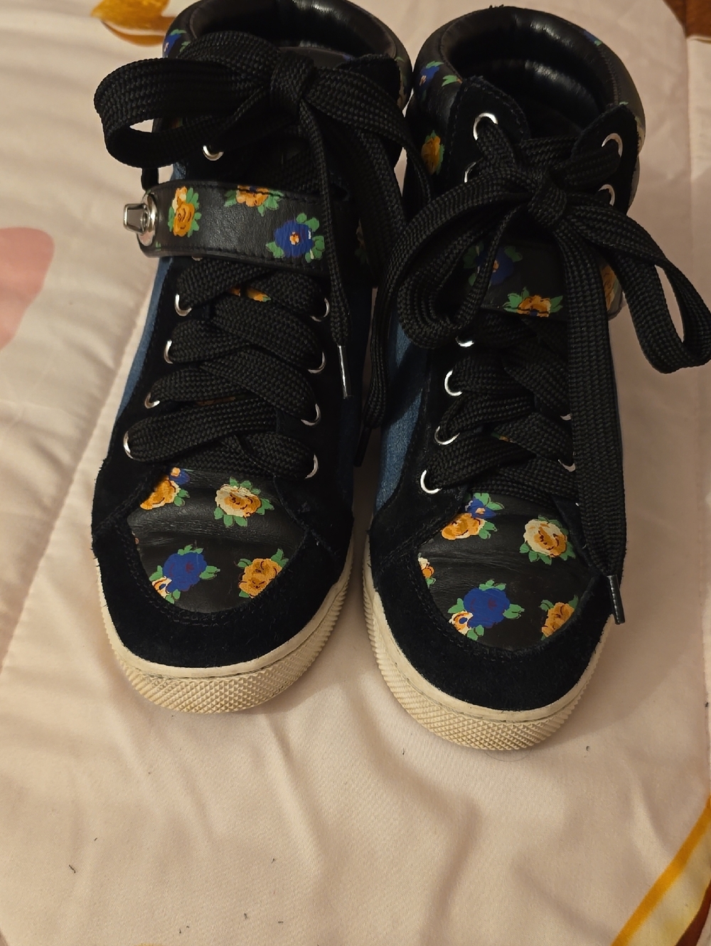 Coach - Picture 2 of 8